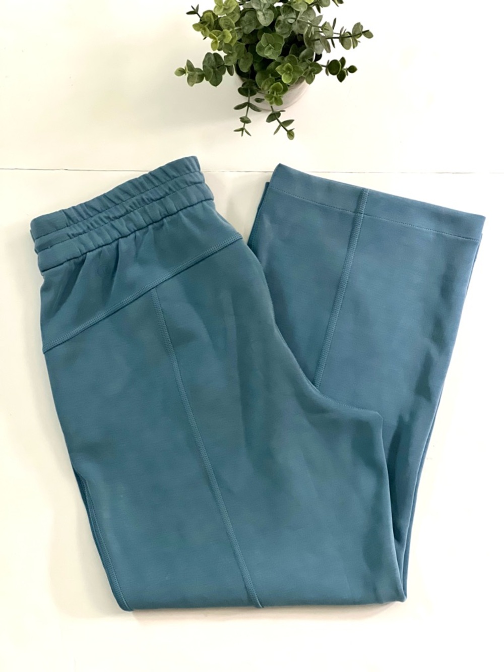 Lululemon Softstreme High-Rise Straight Leg Cropped Pant Utility Blue Size 8